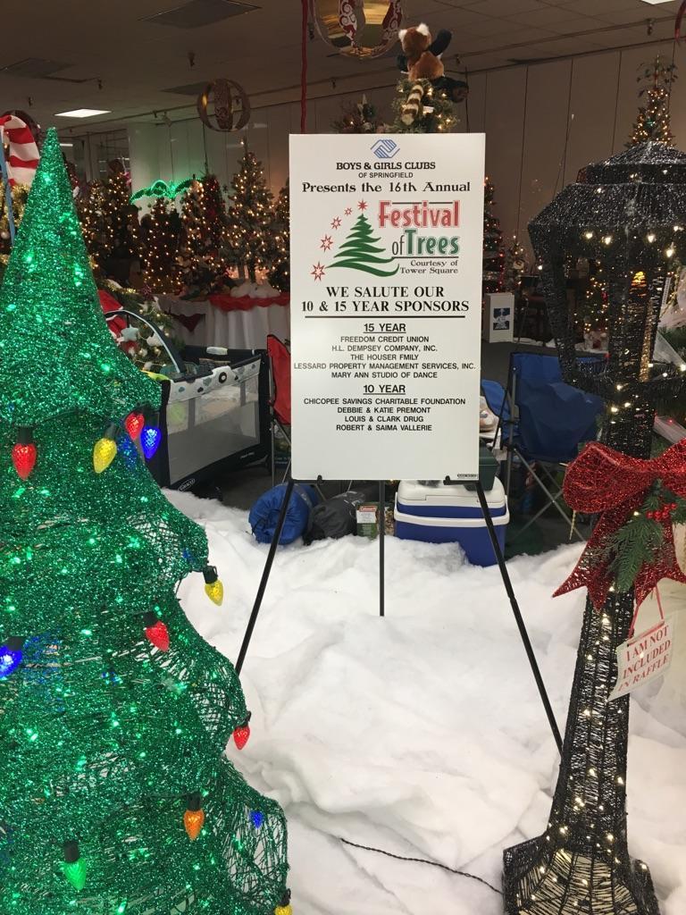 Endless greens at the Festival of Trees – The Cub