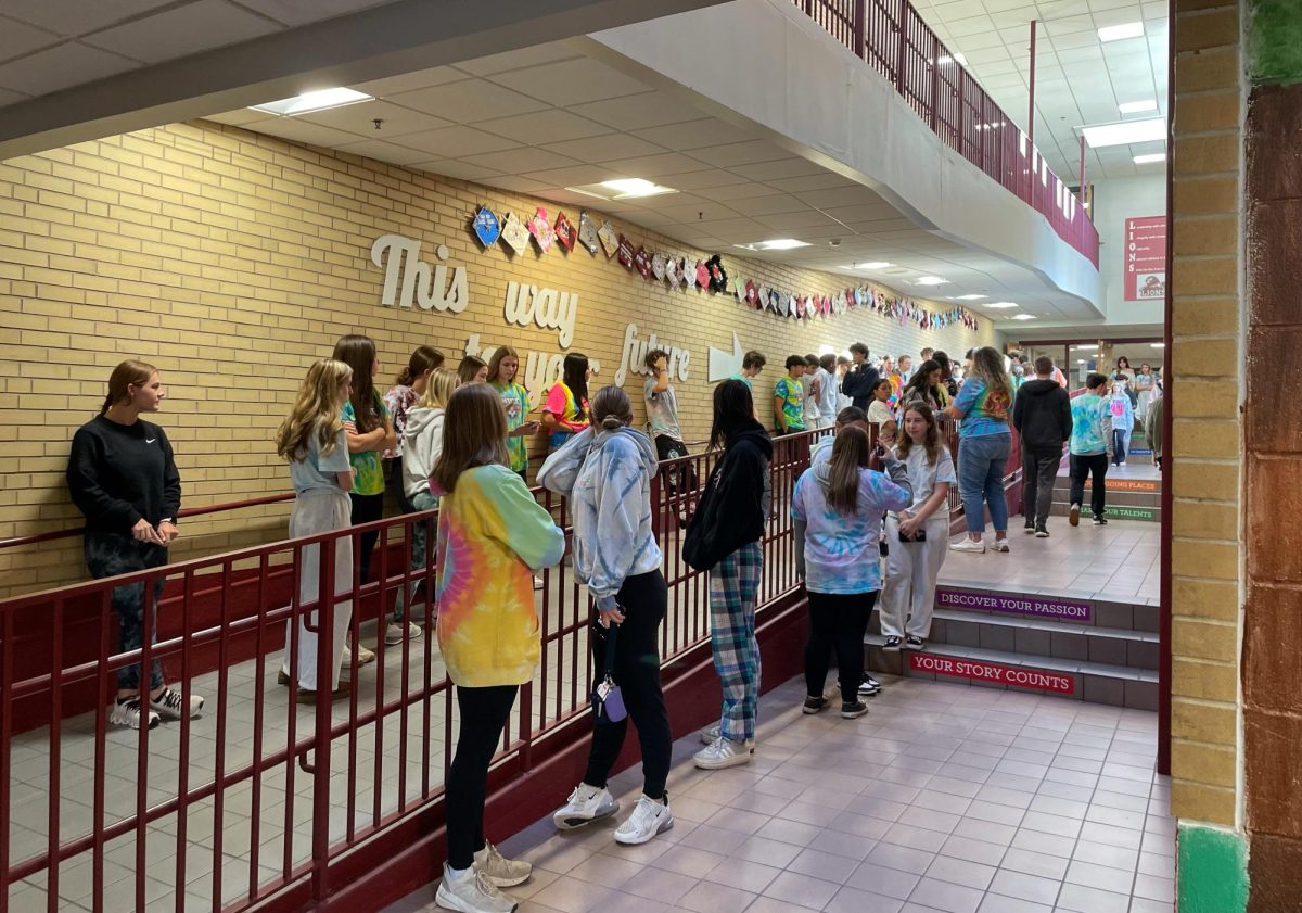 The senior class have a great showing on tye dye day.